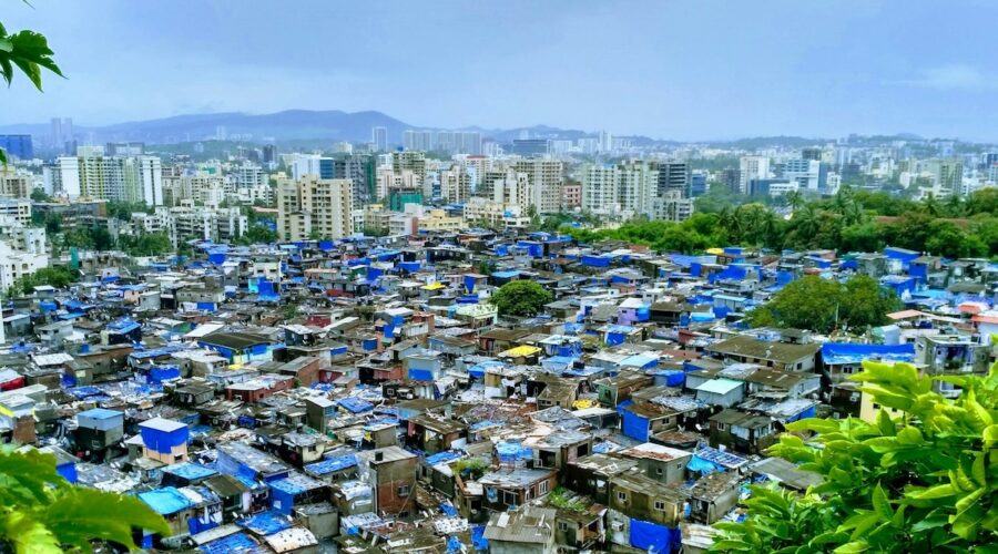 A densely populated slum area in Mumbai, India / Image credit: Alfarnas Solkar, Unsplash